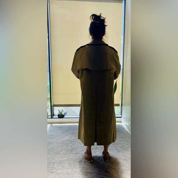 Vintage Burberry Trench Coat with wool liner - Picture 6 of 8